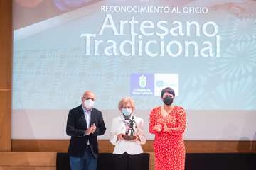 Homenaje del Cabildo a las caladoras grancanarias/TA.